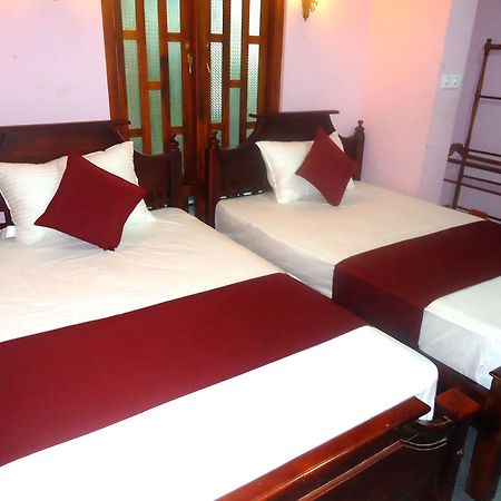 Layathraa Hotel And Restaurant Kandy Exterior photo