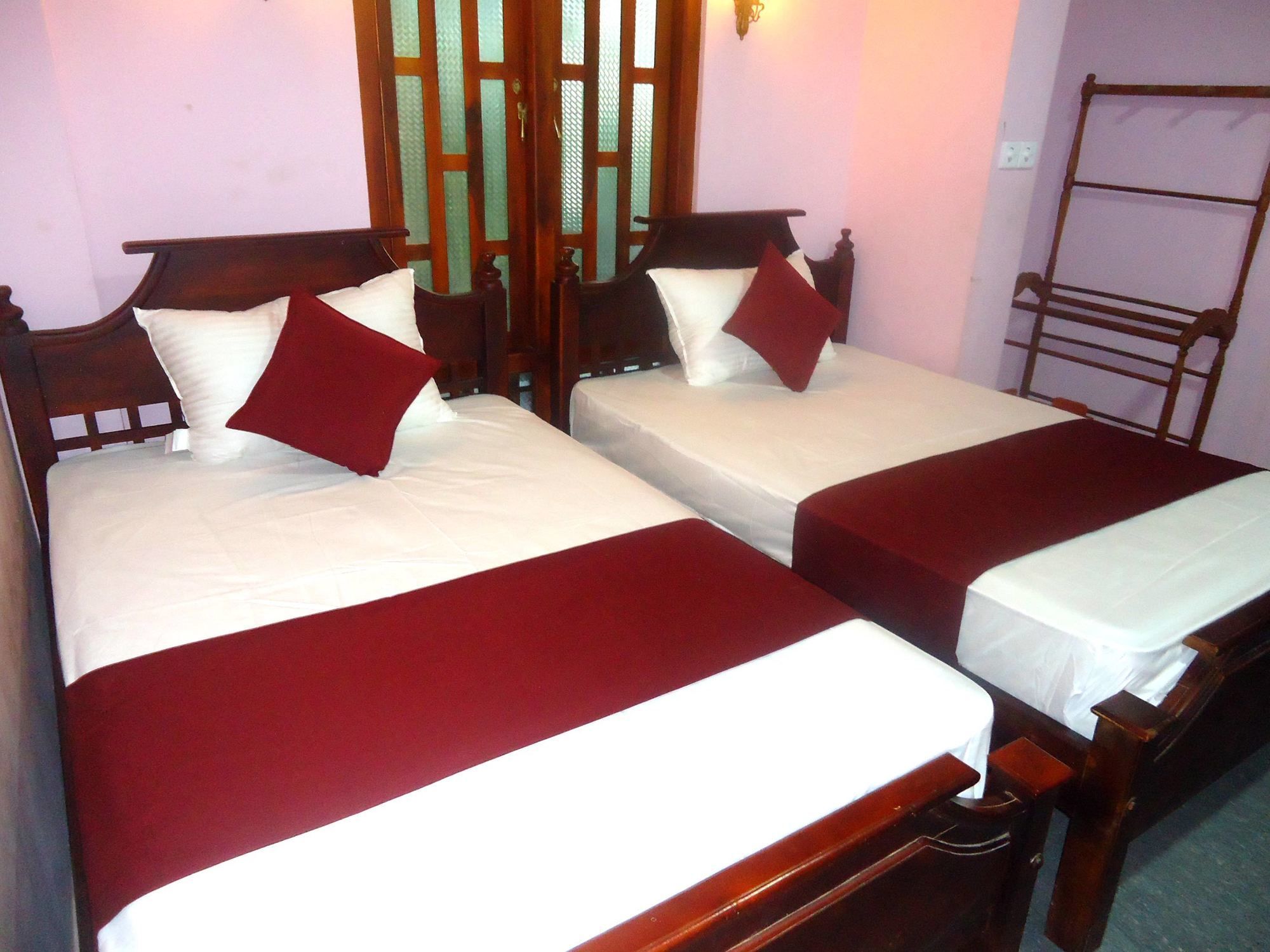 Layathraa Hotel And Restaurant Kandy Exterior photo