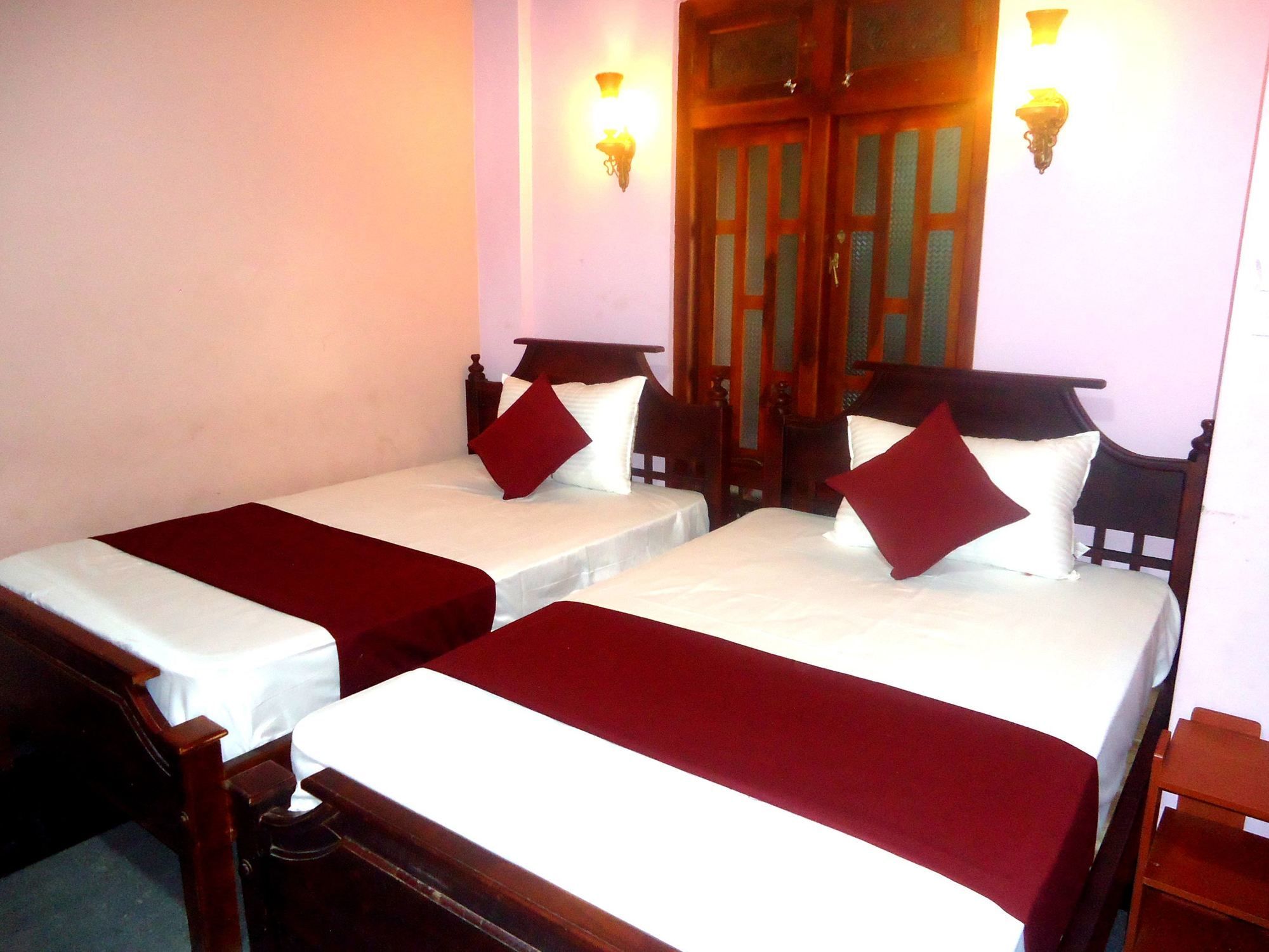 Layathraa Hotel And Restaurant Kandy Exterior photo